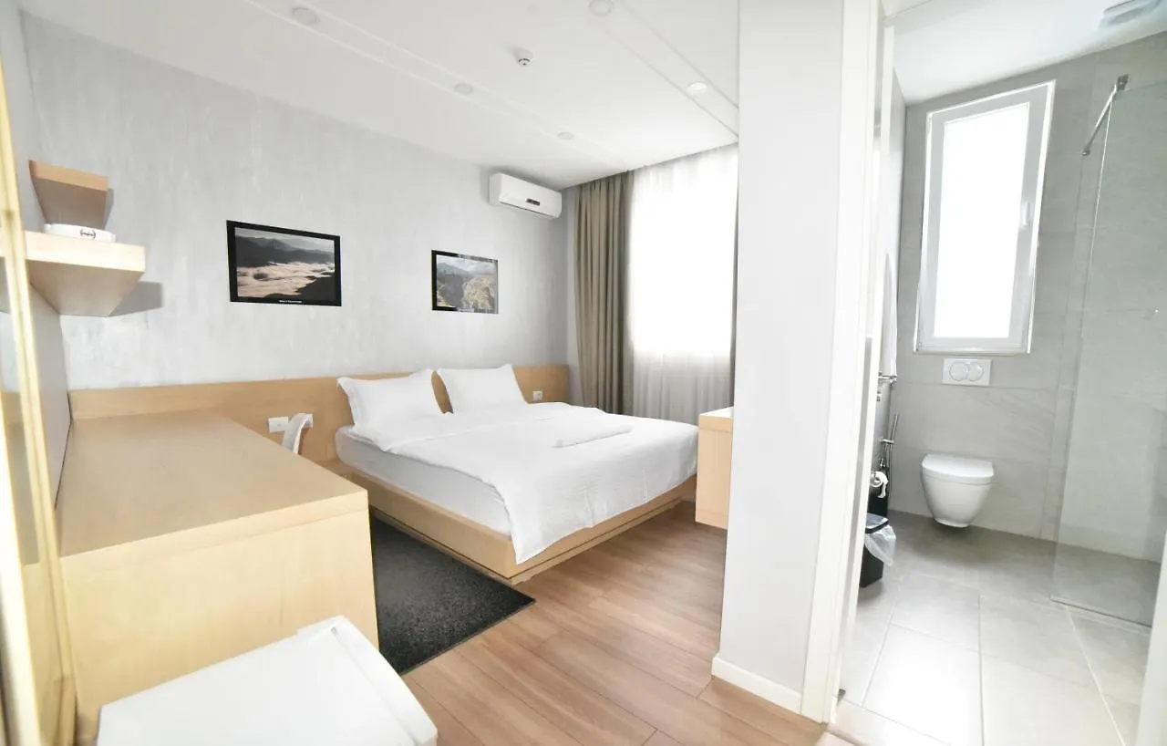 Hotel Auto Grill Roberti Tepelene 4*,  Albania